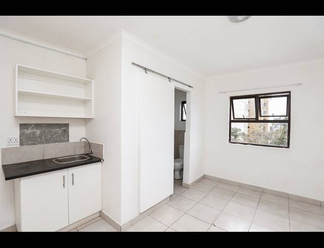 1,800M² APARTMENT BLOCK FOR SALE IN BULWER